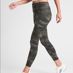Athleta Camo Contender 7/8 Legging